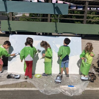 Une fresque collaborative prend vie à la maternelle