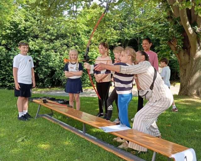 Rencontre sportive avec l’Internationale Deutsche Schule Brüssel : une matinée d’échanges et de défis !